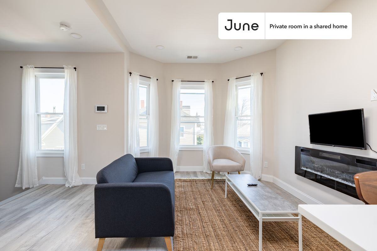 23 Newport St #E - Photo 5 of 14