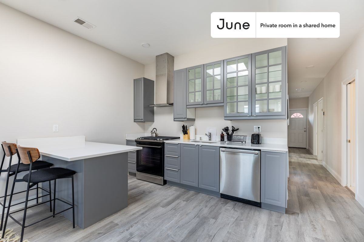 23 Newport St #E - Photo 6 of 14