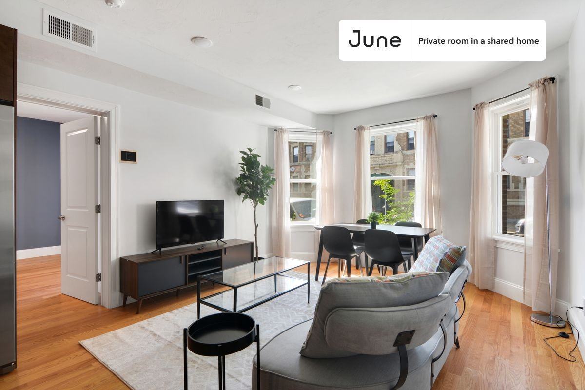 186 Kelton St #E - Photo 6 of 16