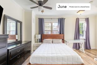 216 Ascot Pl Ne #A - Photo 1 of 1