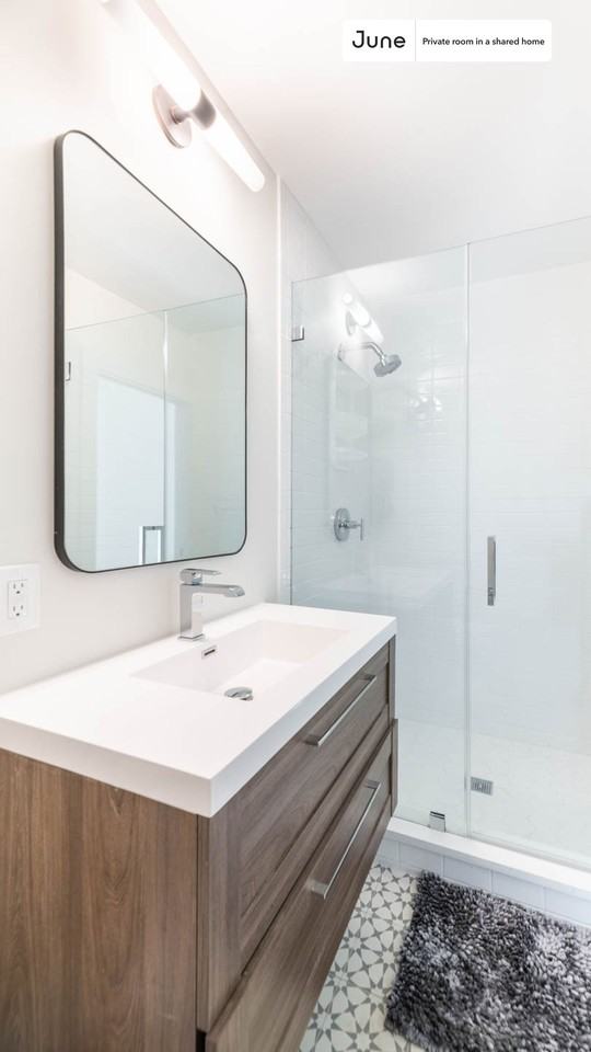 1340 Harvard St Nw #A - Photo 4 of 25