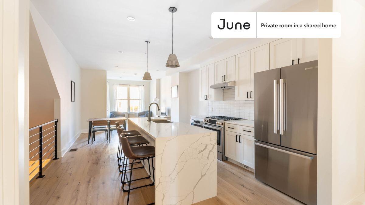 1340 Harvard St Nw #A - Photo 6 of 25