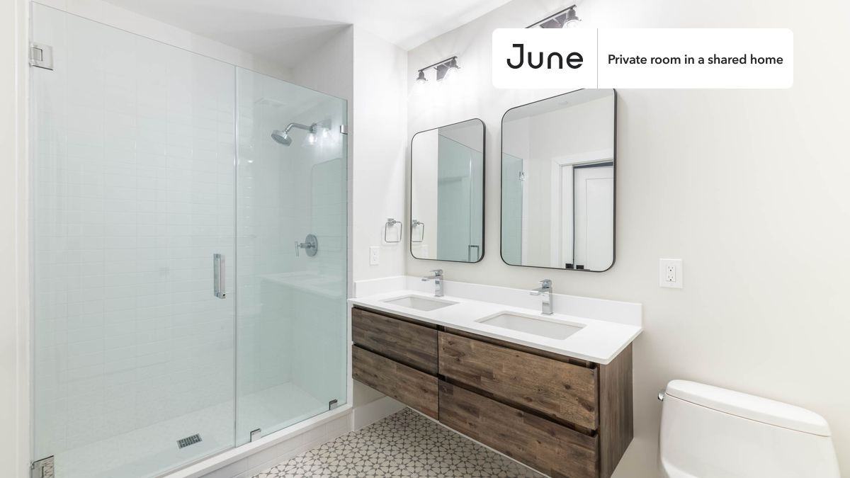 1340 Harvard St Nw #A - Photo 7 of 25