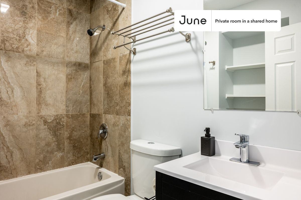 2852 N Lawndale Ave #A - Photo 7 of 20