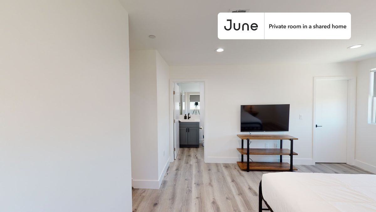 564312 Auckland Ave #C - Photo 4 of 14