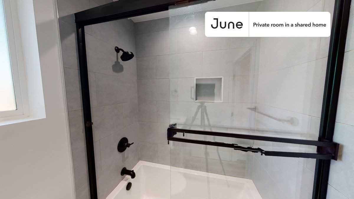 564312 Auckland Ave #C - Photo 5 of 14