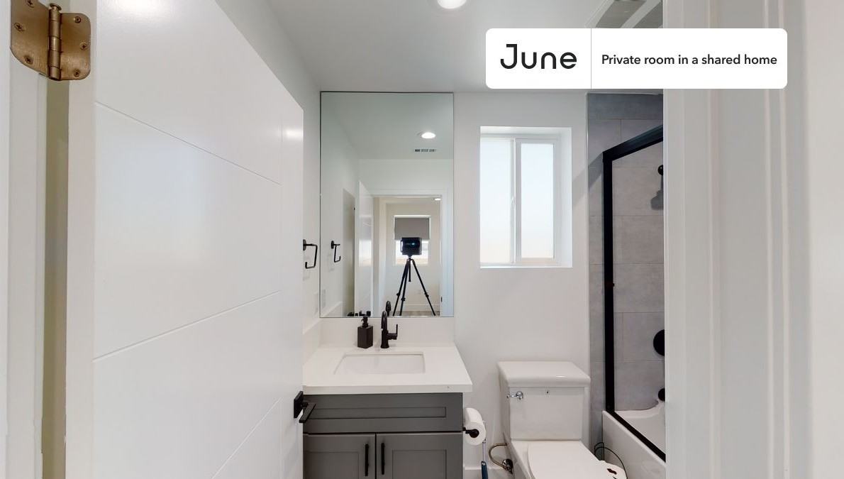 564312 Auckland Ave #C - Photo 6 of 14