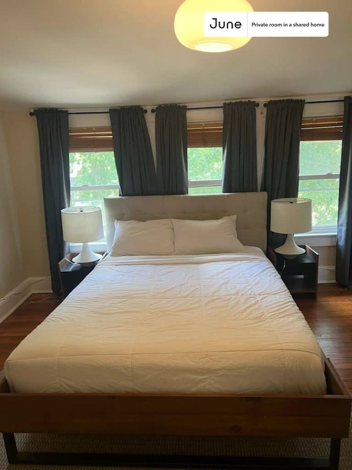 1334 Newton Street Northeast #E - Photo 4 of 21