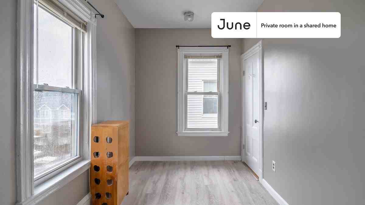 106 Beacon St #E - Photo 2 of 12