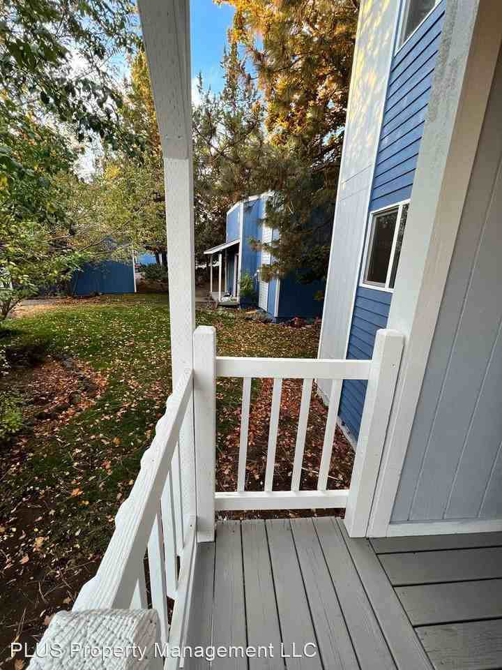 2011,13,15,17 NE Neil way - Photo 2 of 17