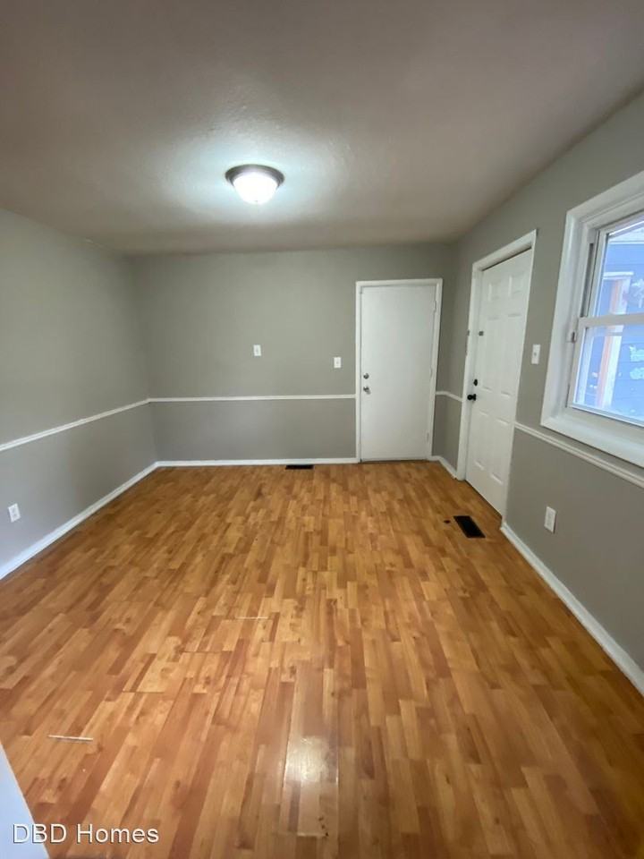 2431 Ormsby St - Photo 3 of 8