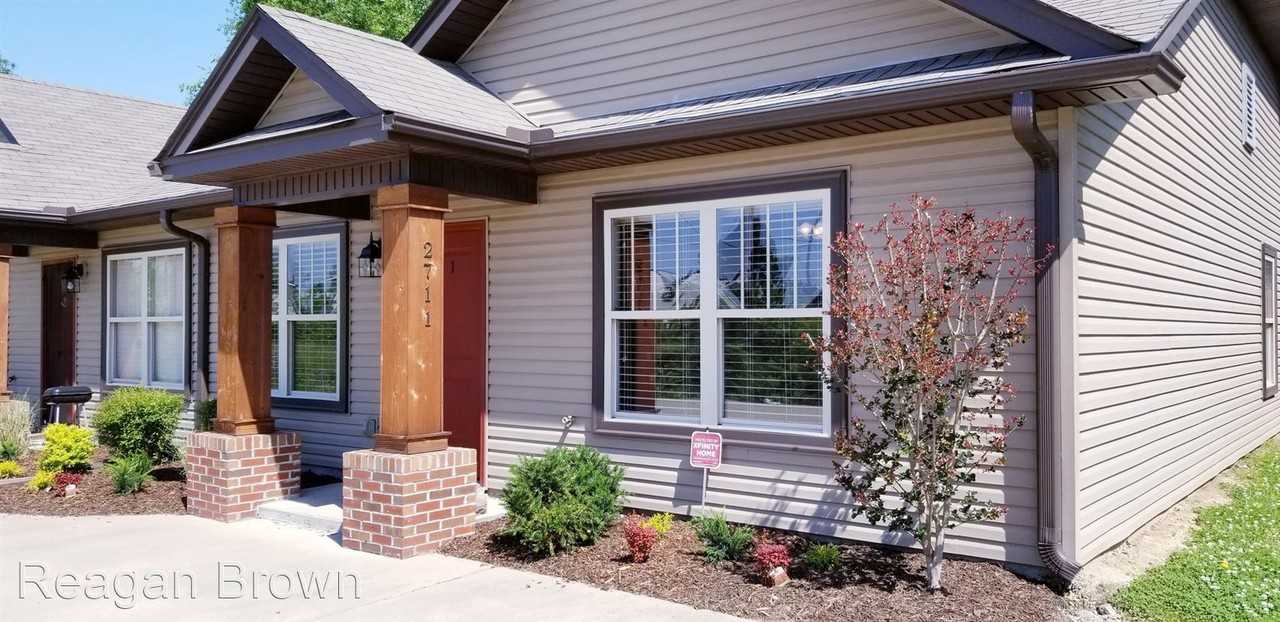 ****LOOK AT ME**** 3BR/2BA DUPLEX - BRYANT SCHOOOLS - Photo 2 of 12