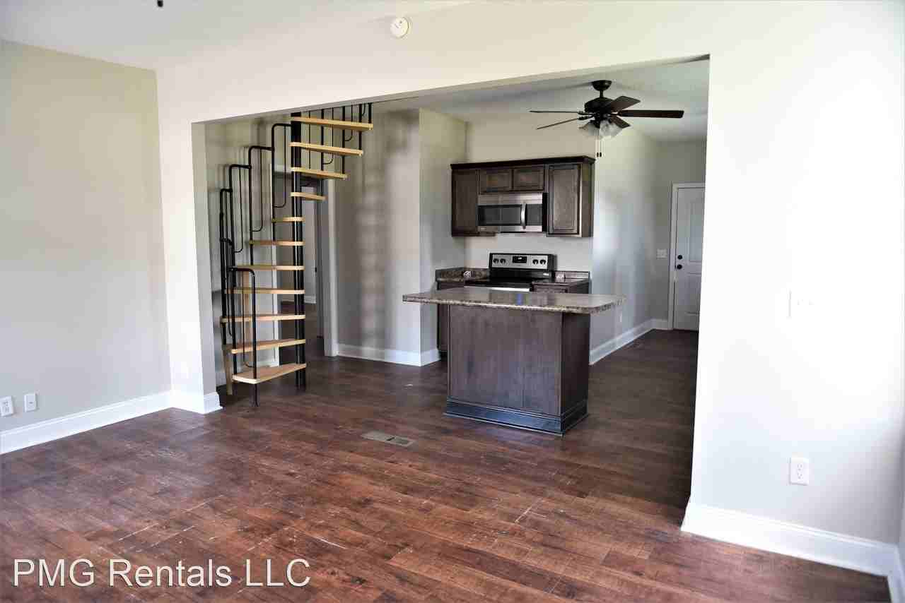 454 S. College St. - Photo 2 of 18