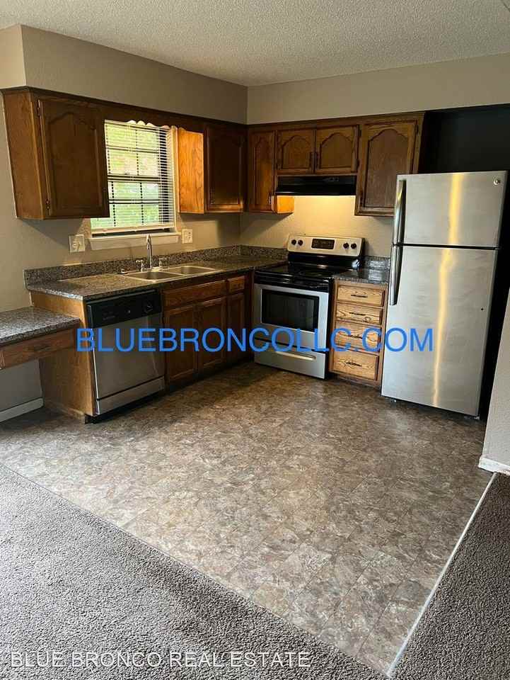 133-139 SW Oxford Pl - Photo 2 of 15