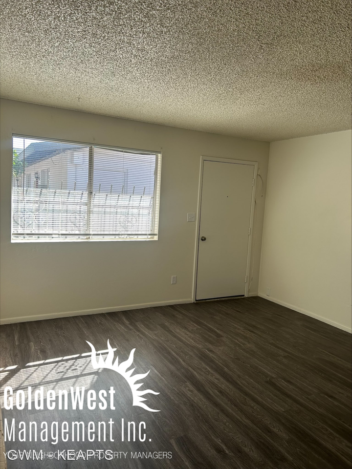 6816-6818 N. 17th Ave - Photo 2 of 9