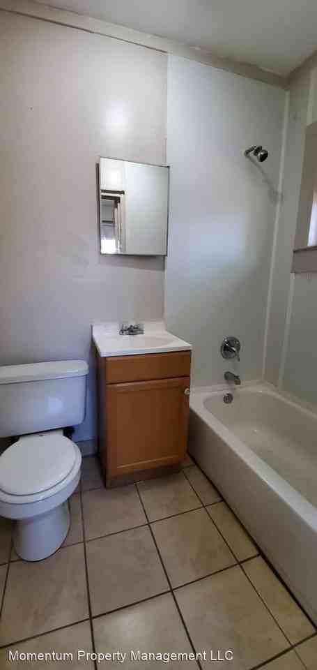 1120 -1122 W Austin St - Photo 3 of 9