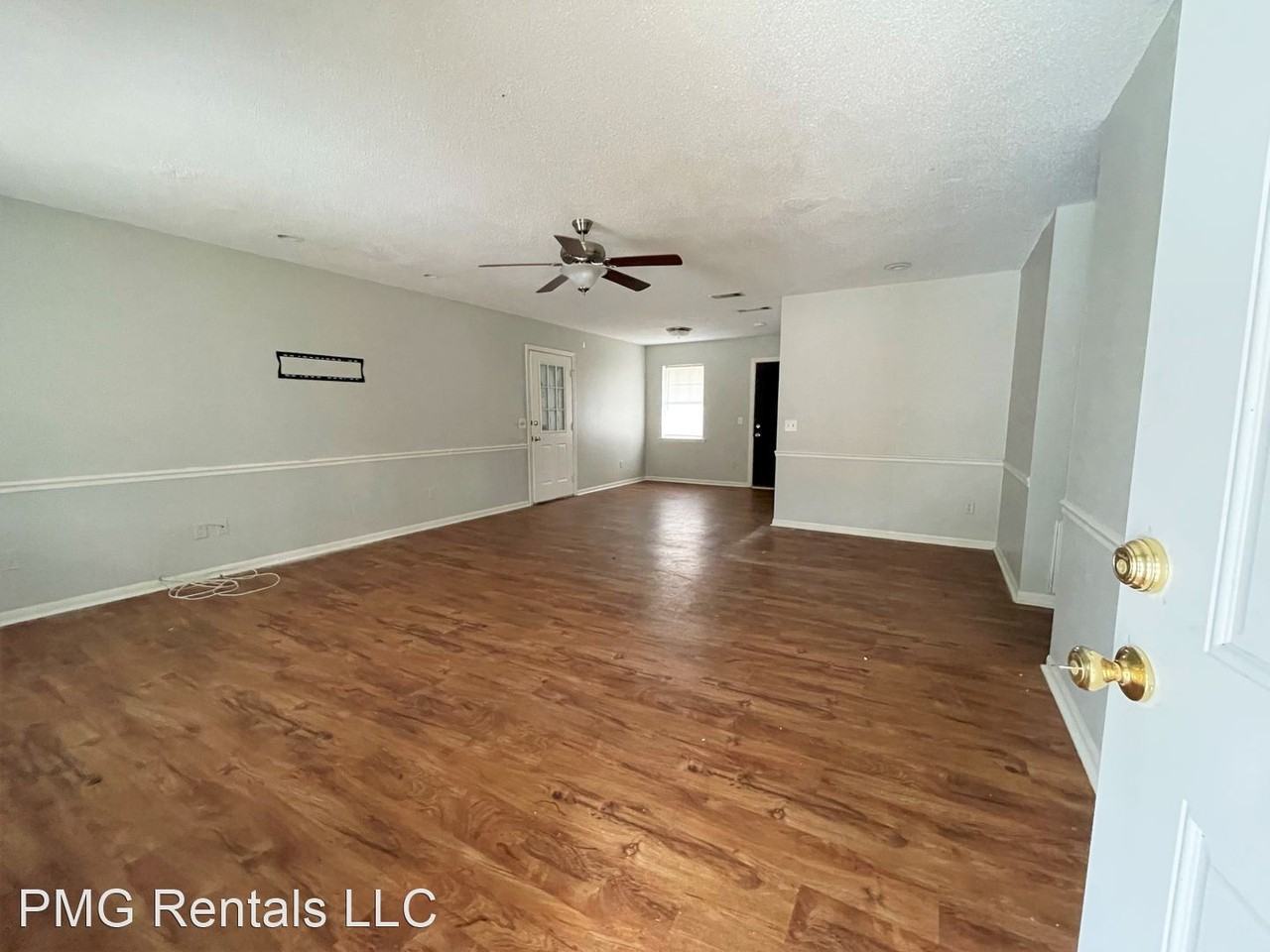 825 Robinhood Trail - Photo 2 of 14