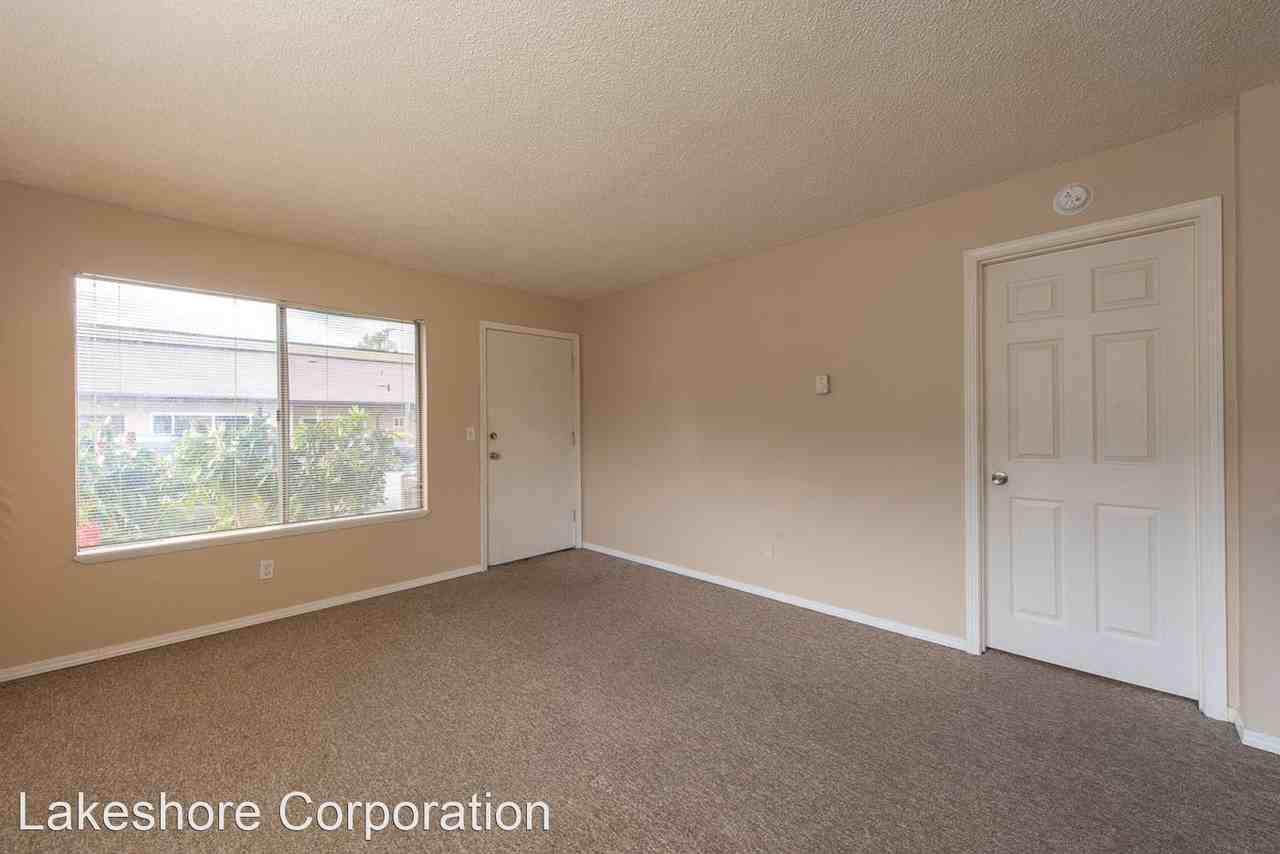 226 Cedar Ave S - Photo 3 of 10