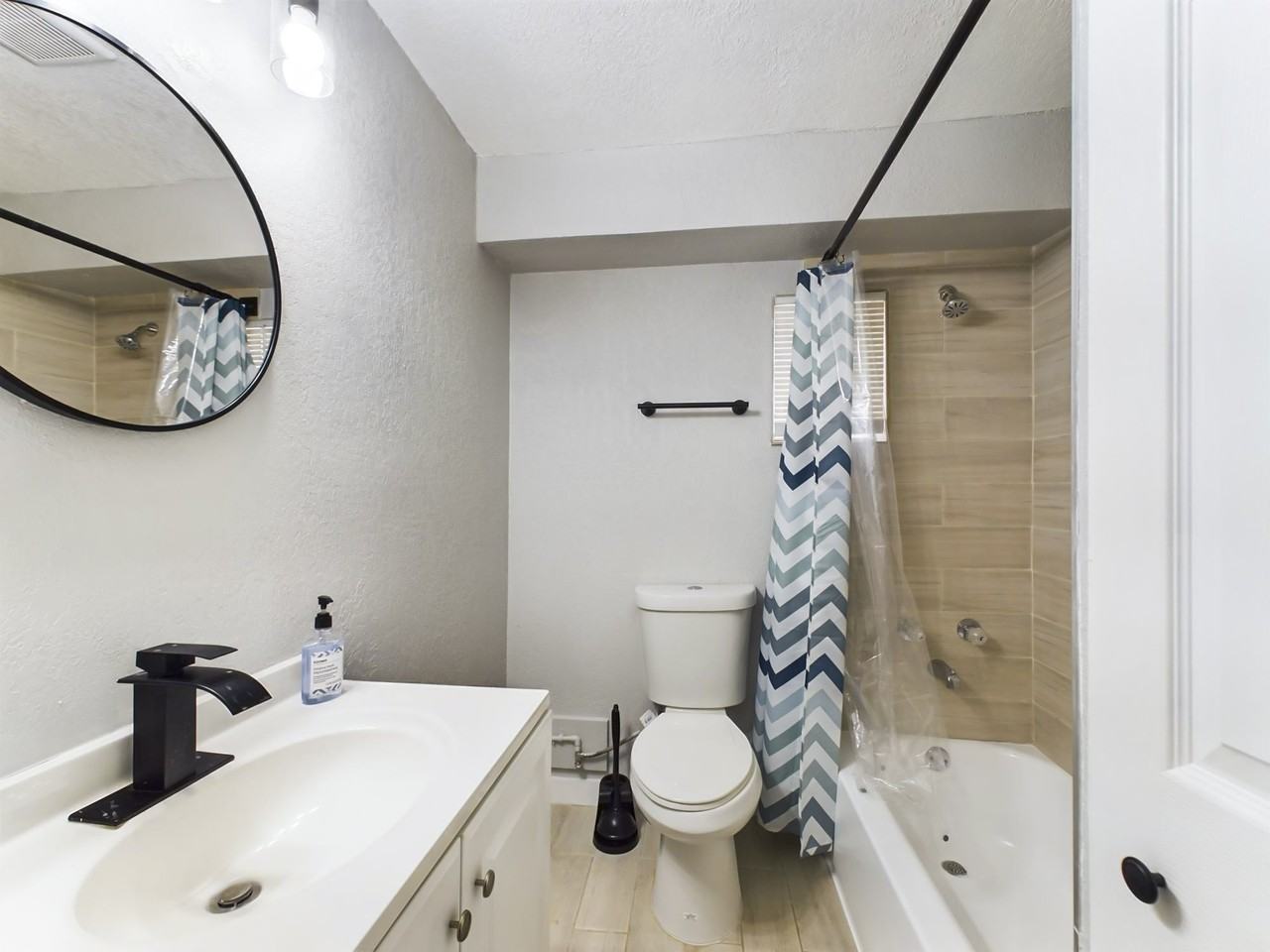 E North Bay St - Photo 4 of 11