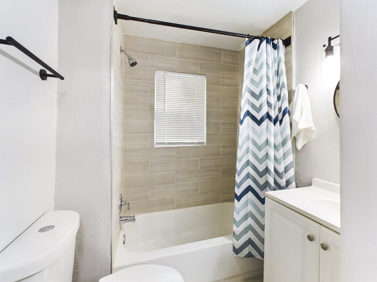 E North Bay St - Photo 5 of 11