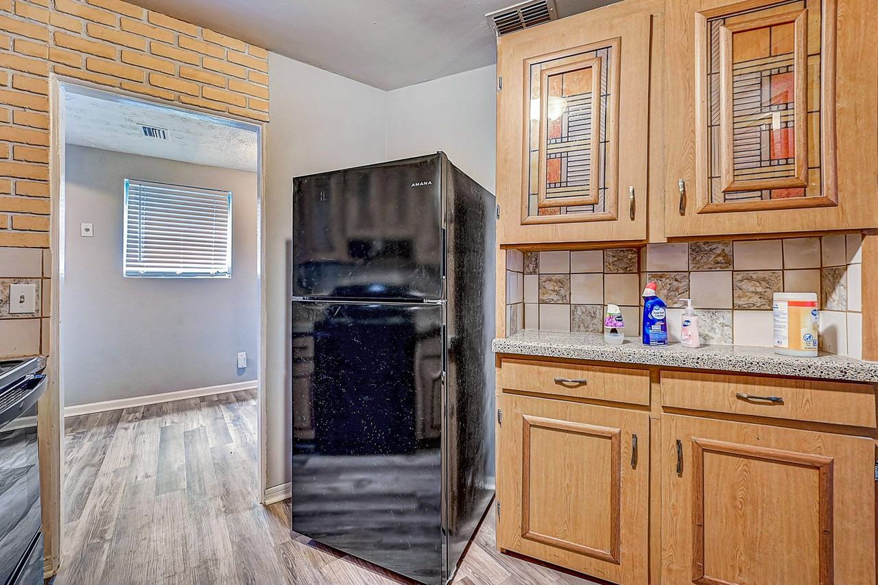 Hamilton Cir - Photo 3 of 9