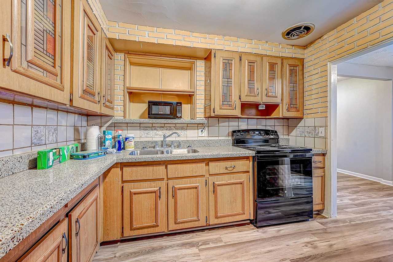 Hamilton Cir - Photo 5 of 9