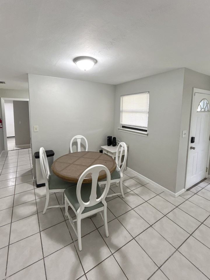 Engel Dr - Photo 3 of 11