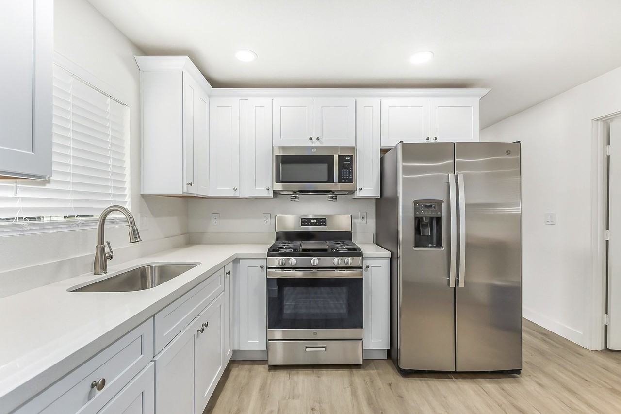 W Medlock Dr - Photo 4 of 14