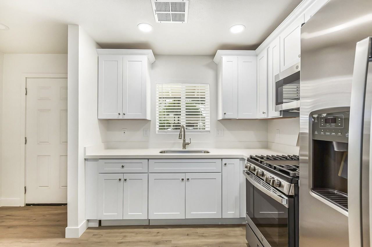 W Medlock Dr - Photo 6 of 14