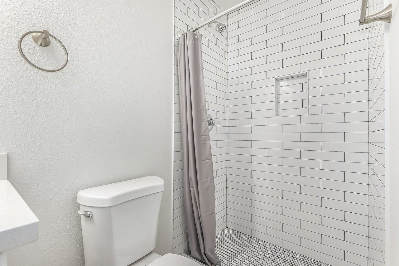 W Medlock Dr - Photo 3 of 14