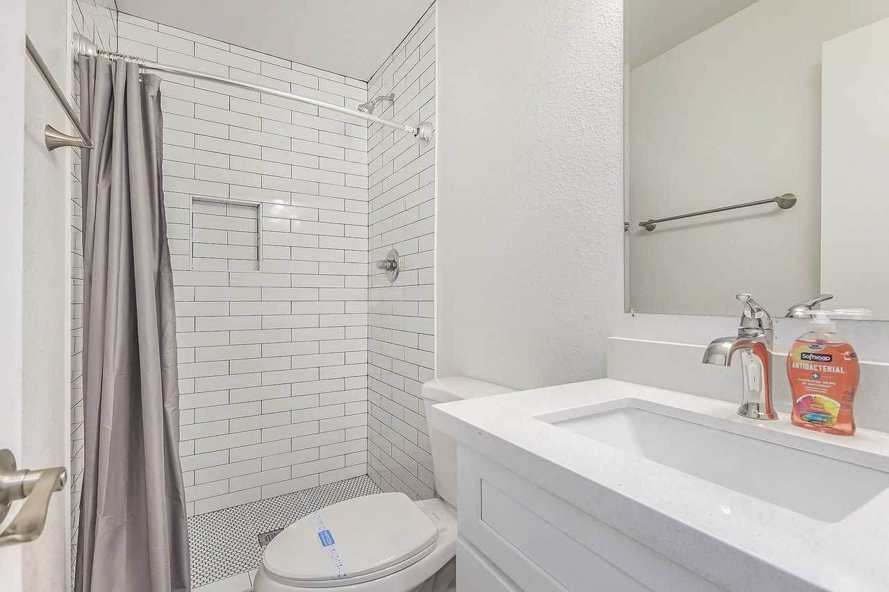 W Medlock Dr - Photo 7 of 14