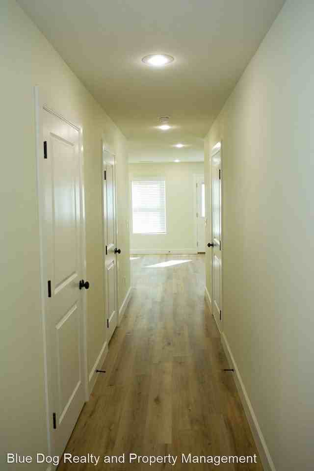 150 N Centennial Ave - Photo 2 of 32