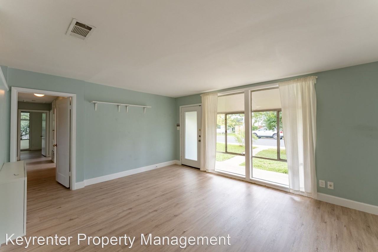 1602 Westmoor Dr - Photo 3 of 26