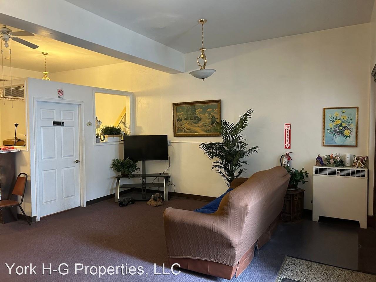626 W Market St - Photo 2 of 30