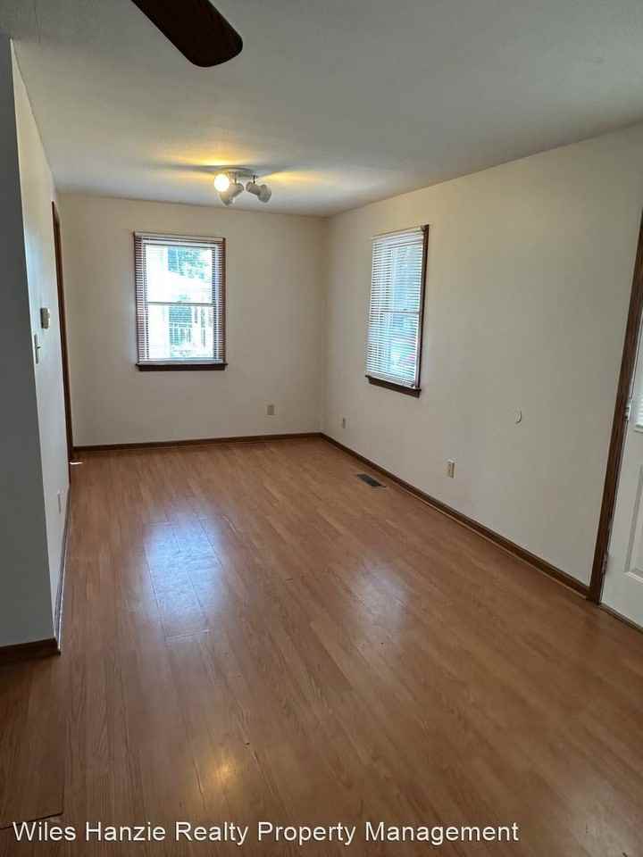 211 N Milton St - Photo 2 of 8