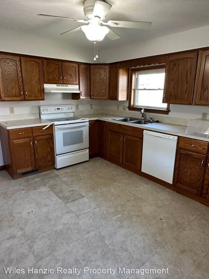 211 N Milton St - Photo 3 of 8