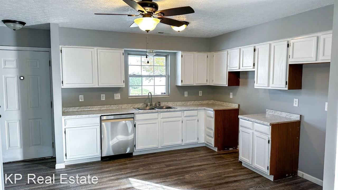 2467 Bridlewood Ct - Photo 2 of 11