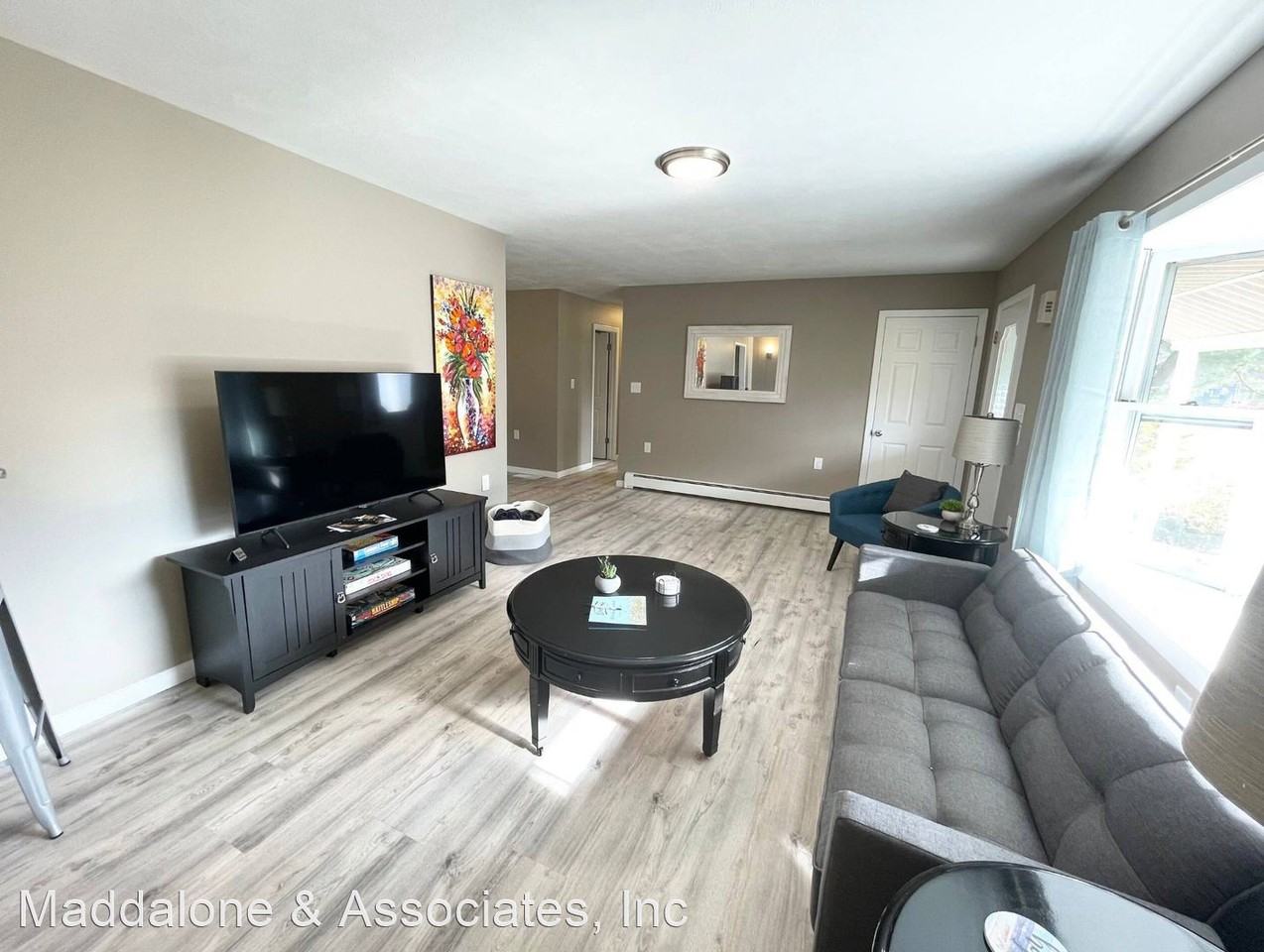 8 Cherokee Ln - Photo 2 of 25