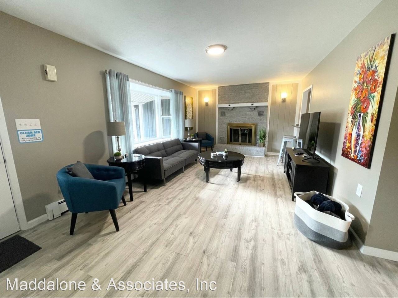 8 Cherokee Ln - Photo 3 of 25