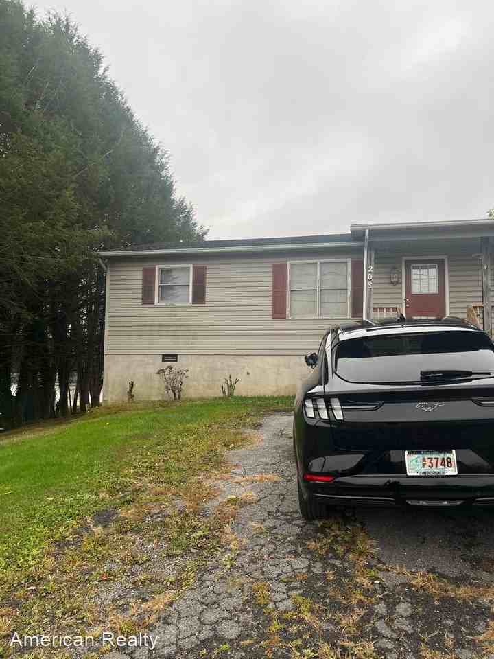 208 Hill Dr - Photo 2 of 19