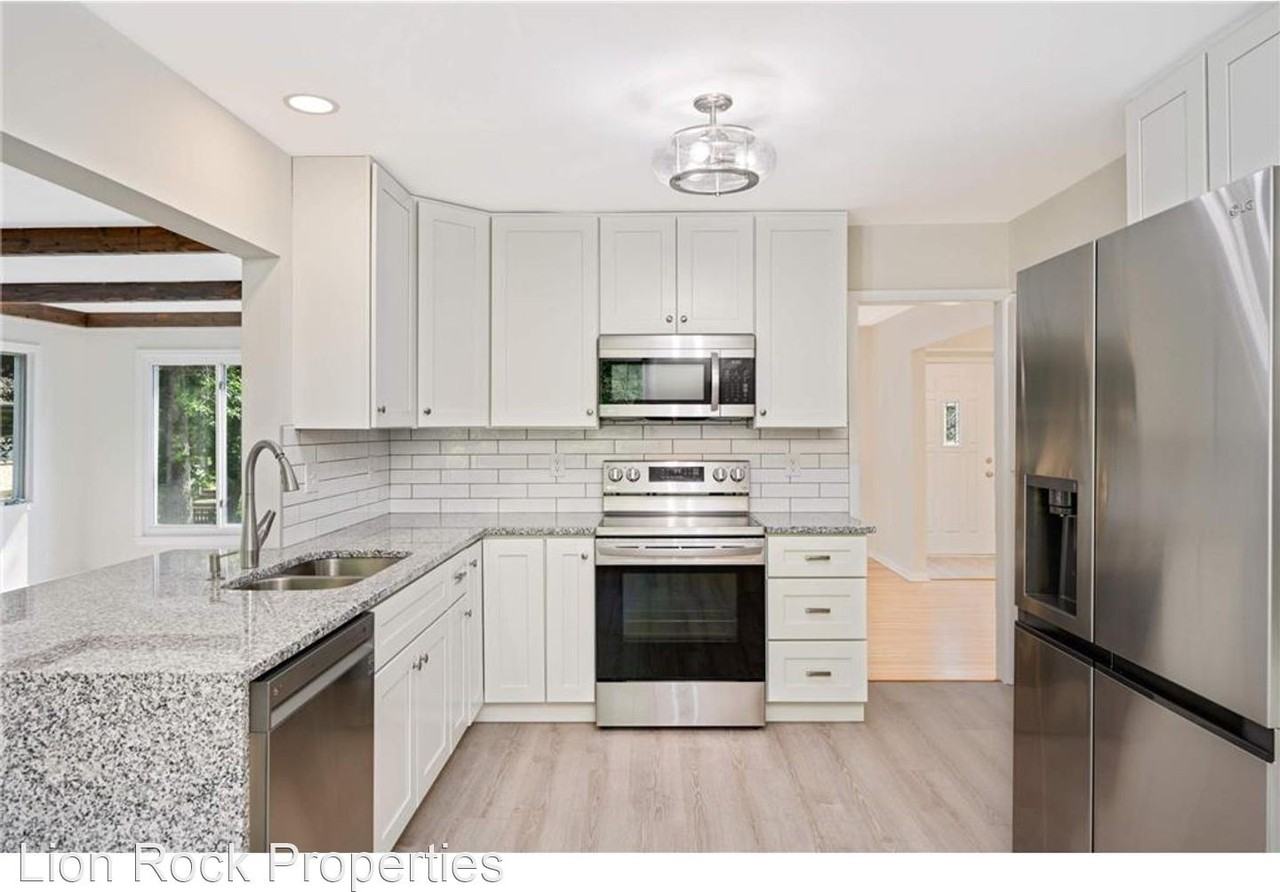 8508 Waters Edge Dr - Photo 2 of 40