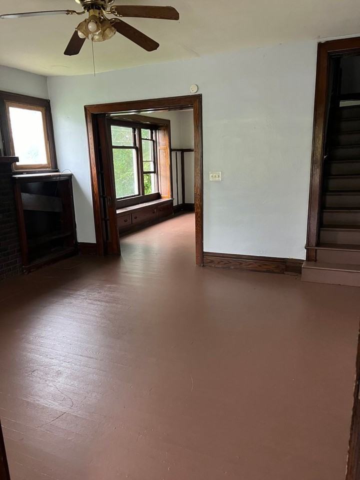 185 Logan Ave - Photo 2 of 6