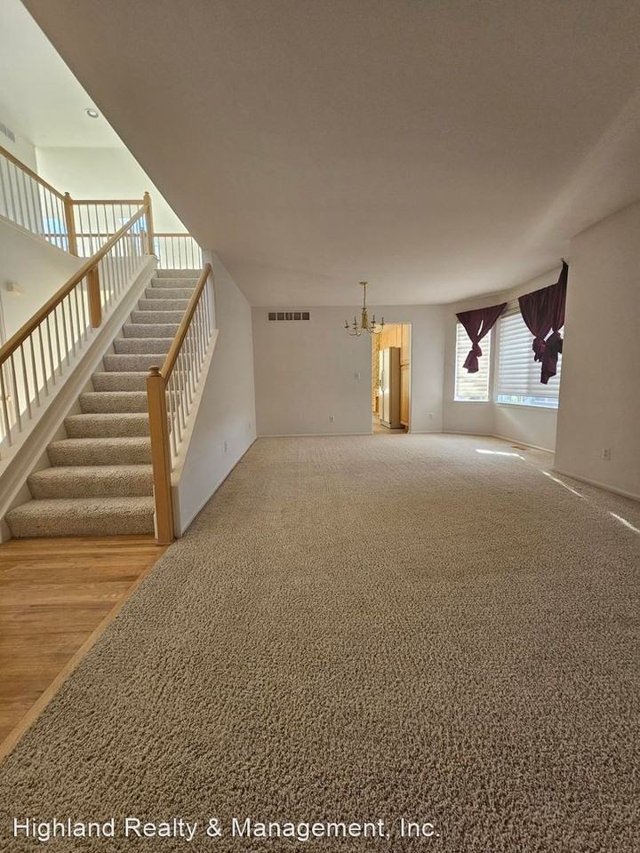 9295 Webster Ct - Photo 3 of 39