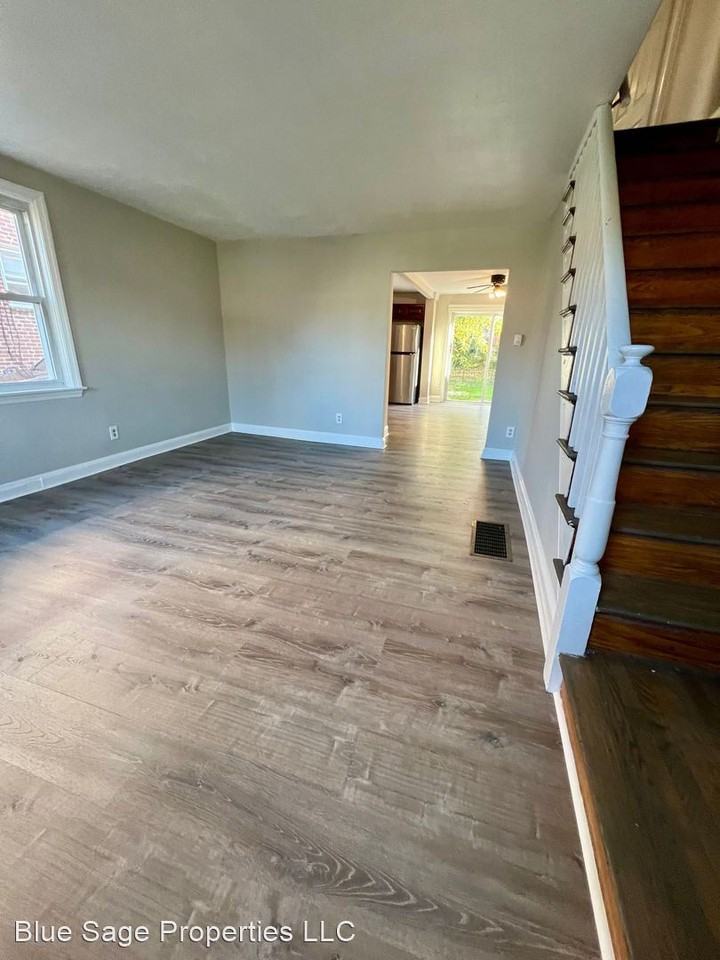 1229 Wilson Dr - Photo 3 of 17