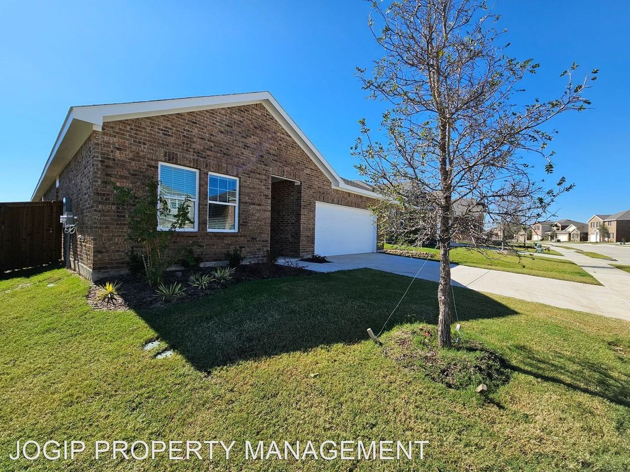 1825 Sandlin Dr - Photo 2 of 46