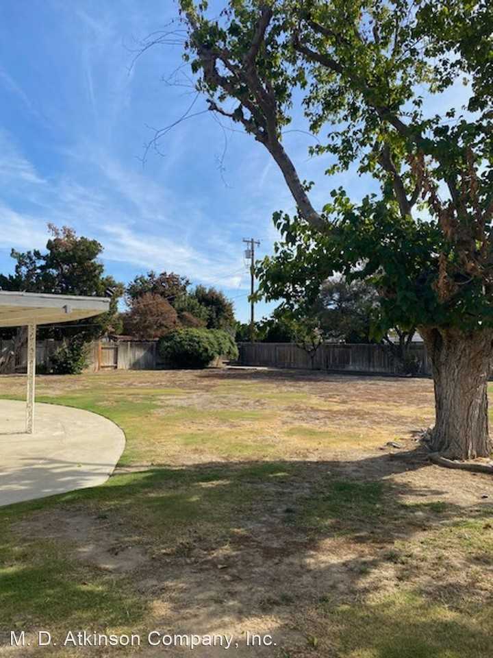 6201 Carter Ave - Photo 3 of 17
