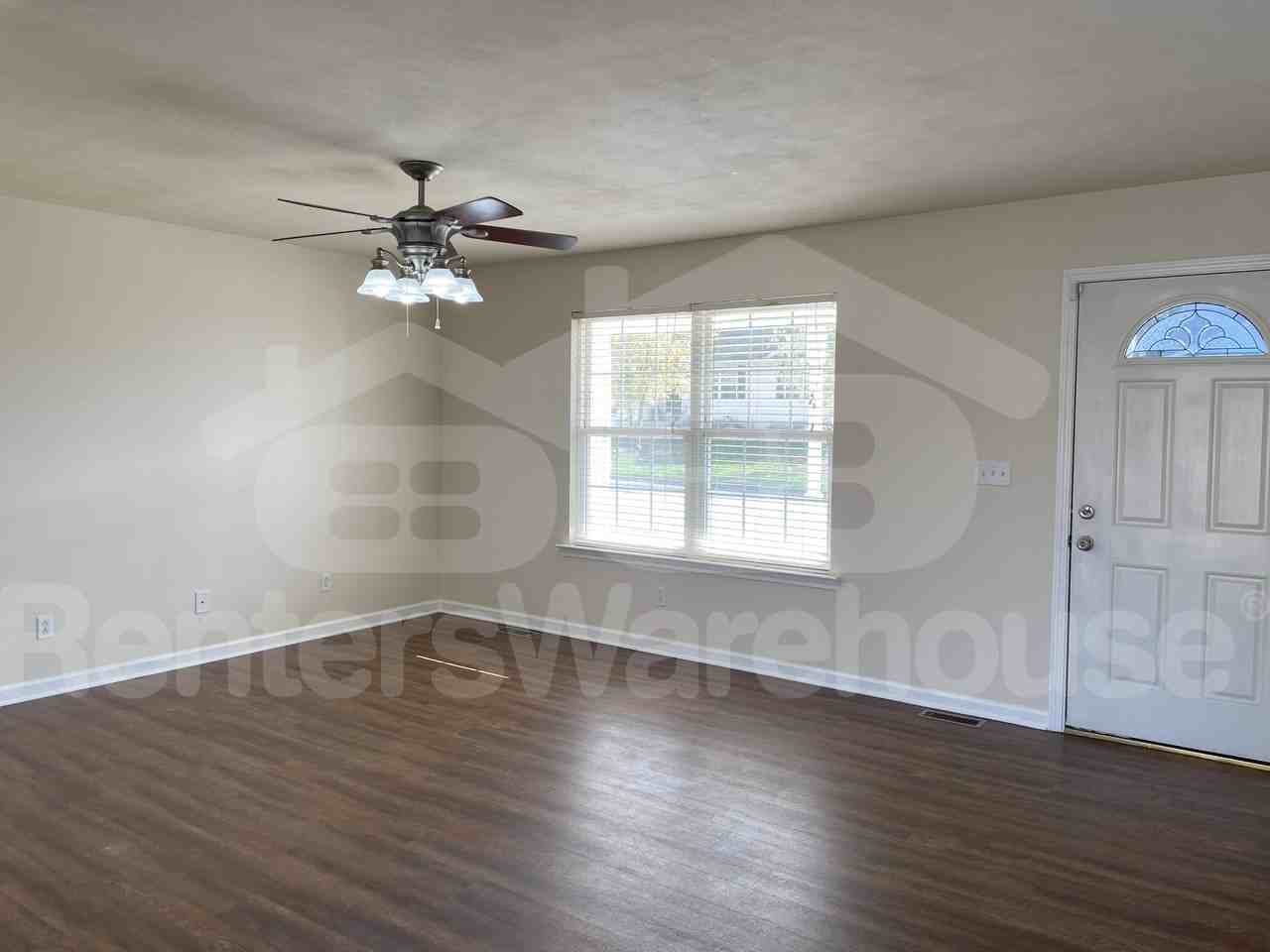 819 Tiffany Ct - Photo 3 of 10