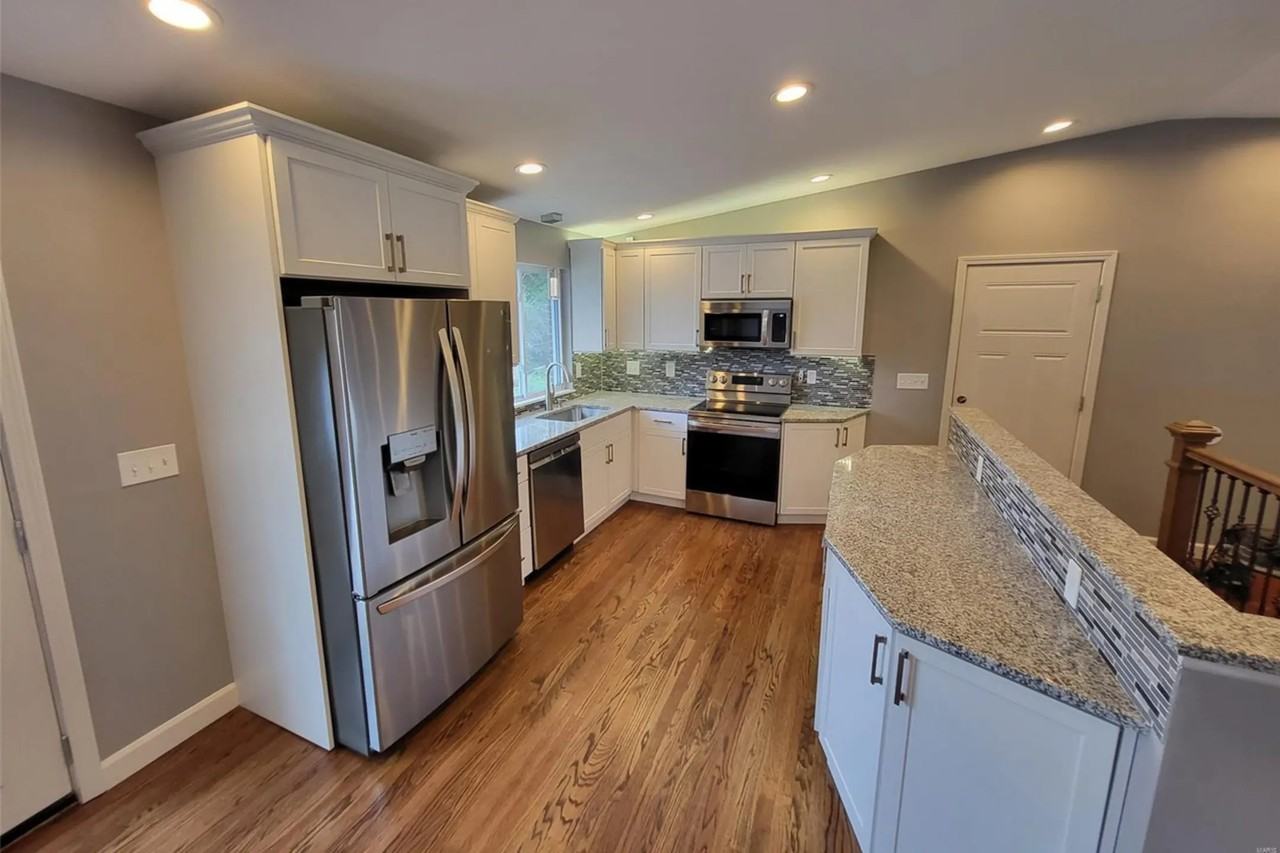 18 Queensbrook Pl - Photo 3 of 28