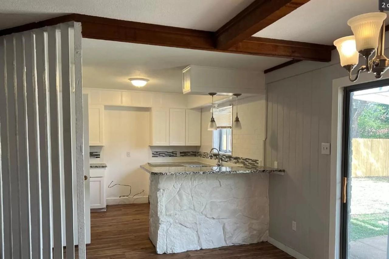 1725 Mountainview Dr - Photo 2 of 9