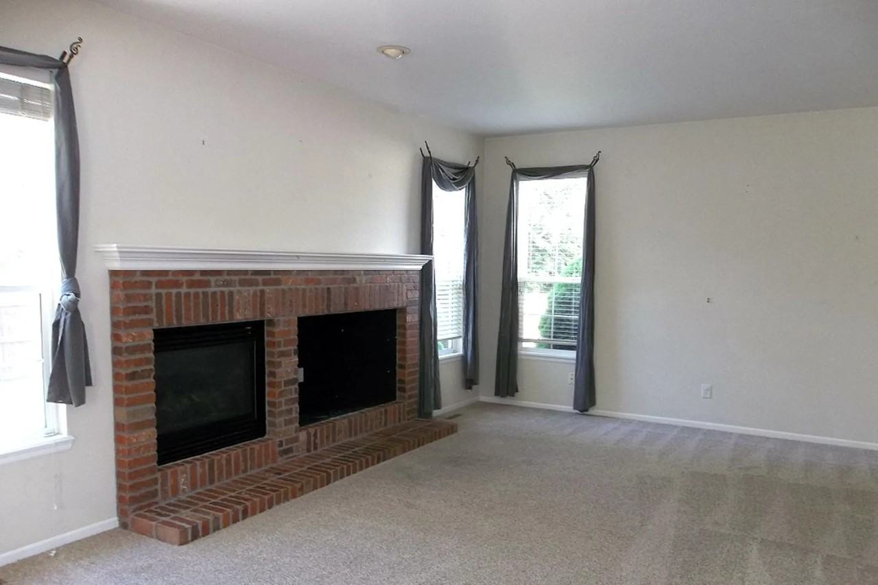 2514 Rock Creek Dr - Photo 3 of 10